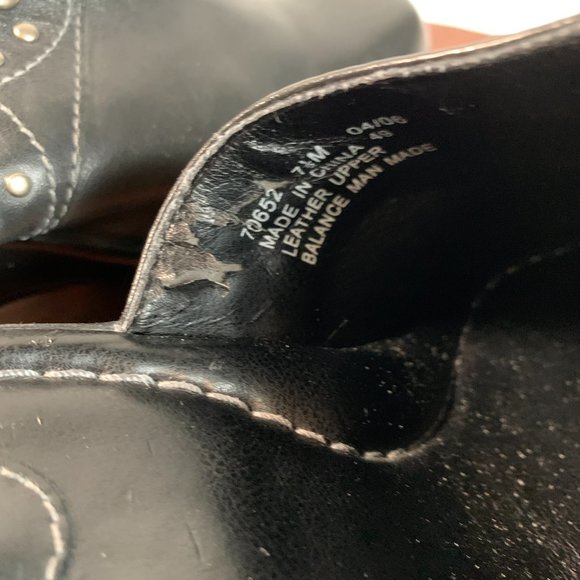 CLARKS Women's Clogs With Metal Adornments Slip on Black Leather Size 7.5 - Picture 10 of 11